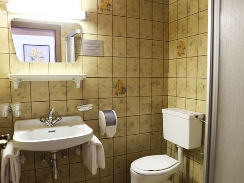 dusche badezimmer gasthof madseiterhof hintertux